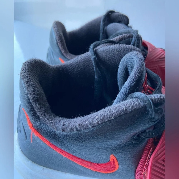 Nike Kyrie  Flytrap Mens red/ Black Basketball Shoes Sz 8 - Picture 10 of 12